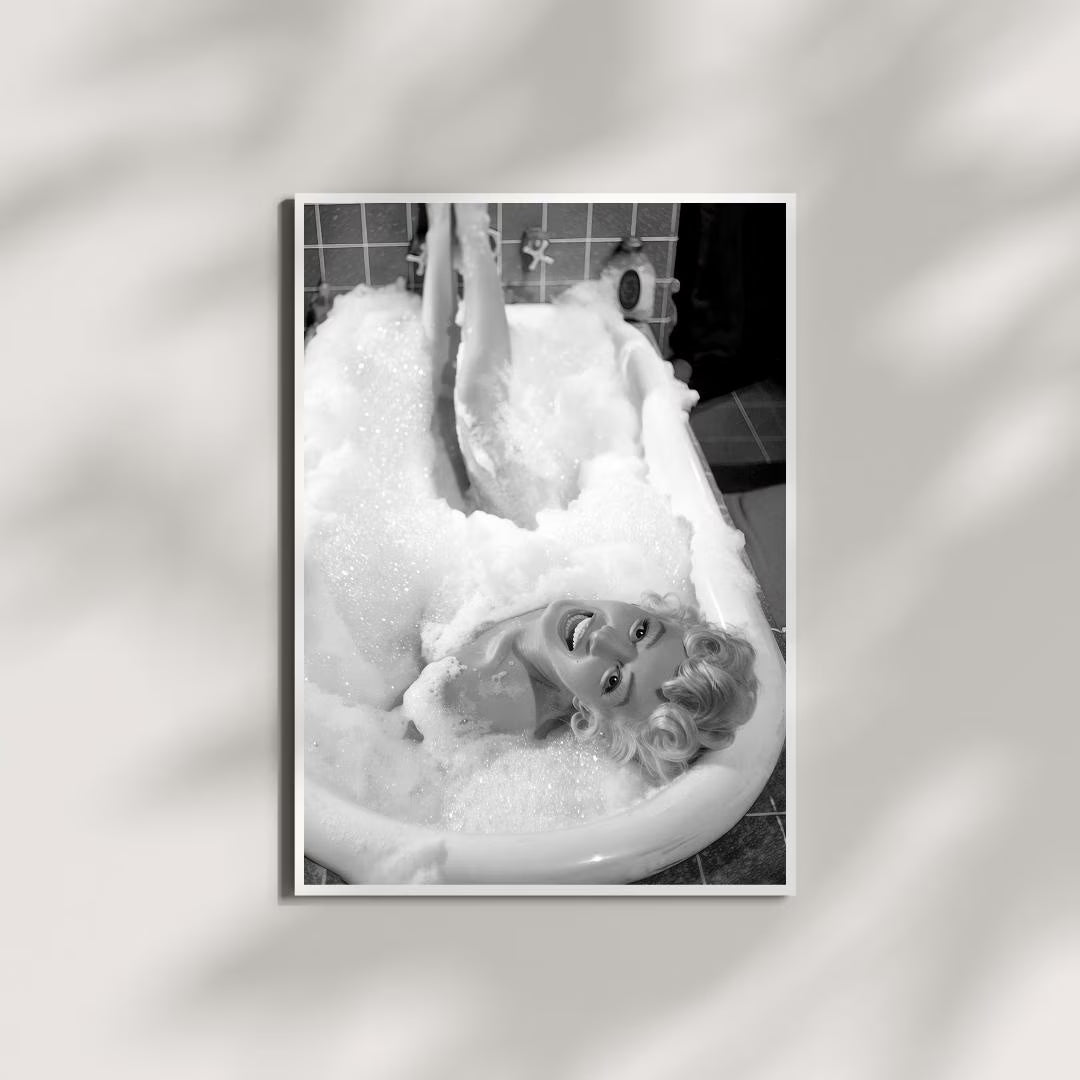 Marilyn Monroe in Bathtub Wall Decor, Black and White / DIGITAL DOWNLOAD
