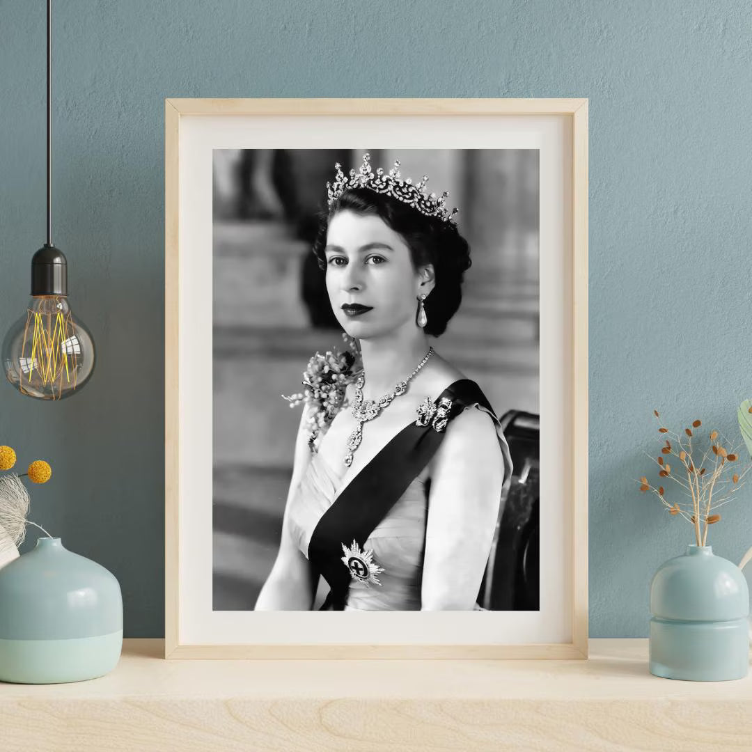 Queen Elizabeth Poster - Black and White Print