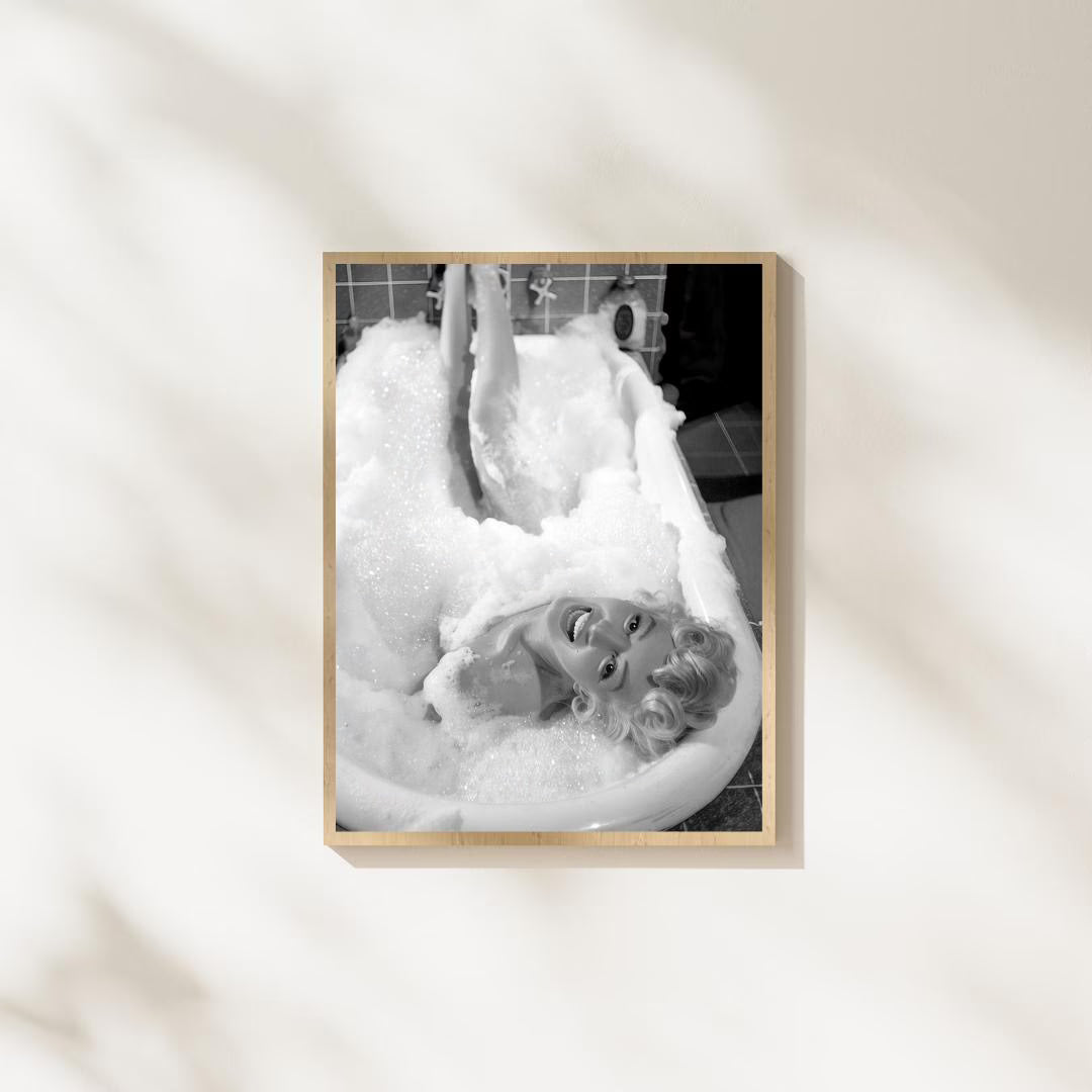 Marilyn Monroe in Bathtub Wall Decor, Black and White / DIGITAL DOWNLOAD